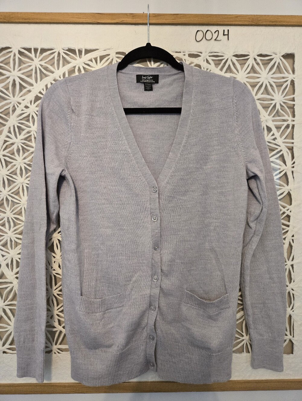 Women’s Merino Wool Cardigan Sweater M Light Gray 100% Fine Knit Long Sleeve